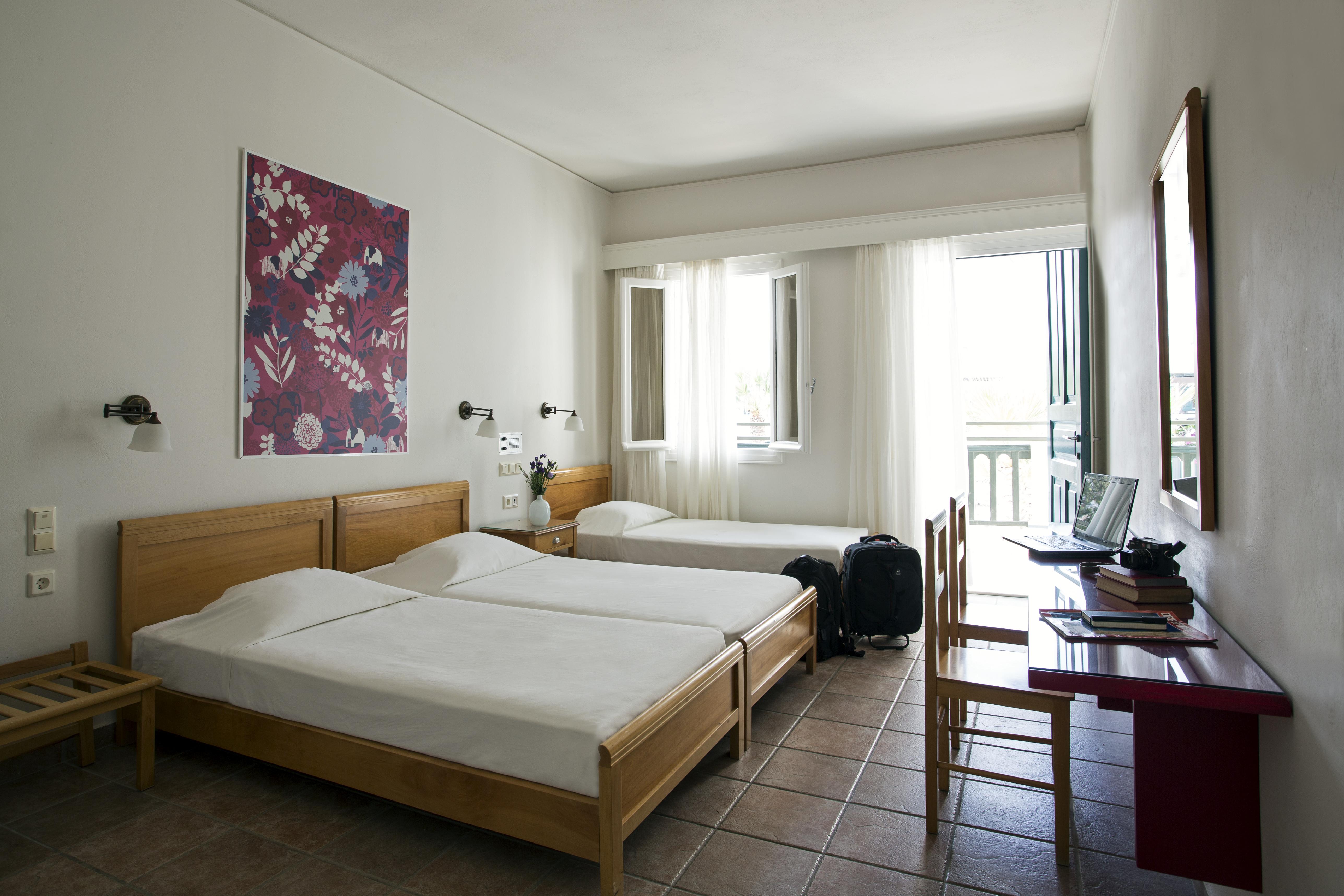 Rose Bay Hotel คามารี ภายนอก รูปภาพ