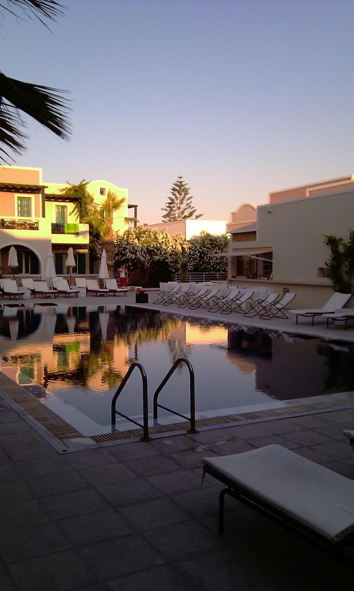 Rose Bay Hotel คามารี ภายนอก รูปภาพ