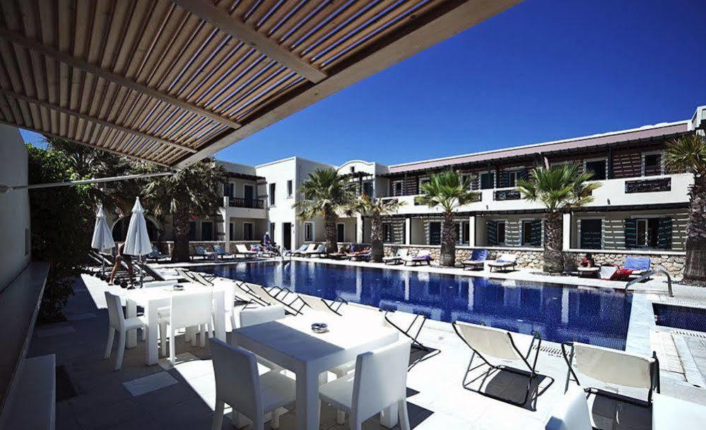 Rose Bay Hotel คามารี ภายนอก รูปภาพ